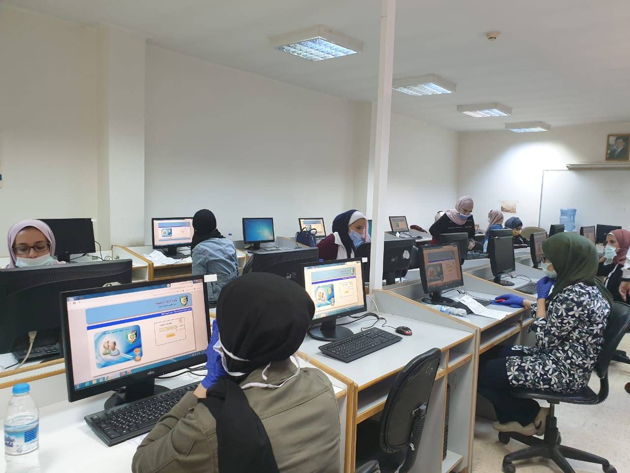 طلبة الشامل يبدون ارتياحهم لمستوى أسئلة الورقة الأولى