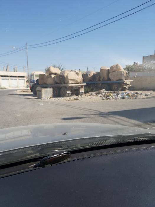 وزارة المياه والري : ضبط 3 شاحنات محملة بالبازلت المستخرج بطريقة مخالفة في الهاشمية