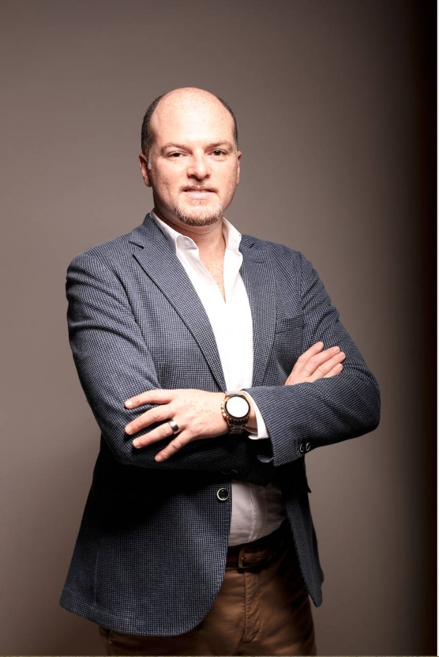 يعرَّف الوزن الزائد والسمنة بأنهما تراكم غير طبيعي أو مفرط للدهون قد يلحق الضرر بالصحة