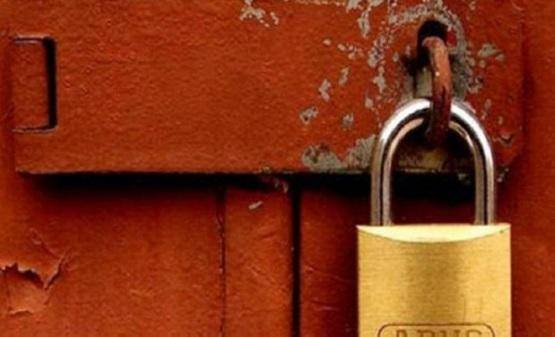 إغلاق 21 منشأة ومخالفة 131 غير ملتزمة بأمر الدفاع رقم 11