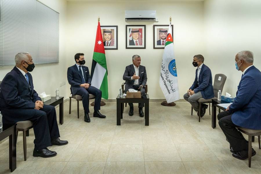 الملك يزور مستودعات الهيئة الخيرية الأردنية الهاشمية في منطقة الغباوي