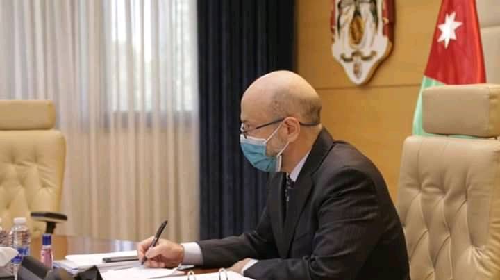 ‏رئيس الوزراء يزور مديرية الأمن العام ويستمع إلى إيجاز حول اجراءات التعامل مع مستجدّات وباء كورونا