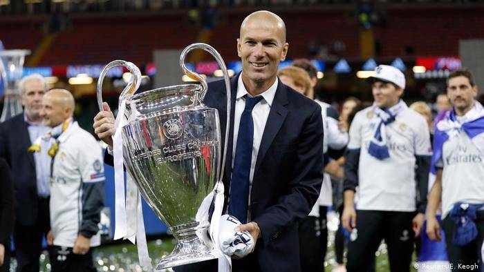 زيدان : سأبقى على مقاعد بدلاء ريال مدريد مدرباً حتى يحدث هذا الأمر