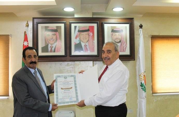 الاتحاد العربي للمحاربين القدماء يكرم الشهيد راشد الزيود بوسام الشجاعة والإقدام