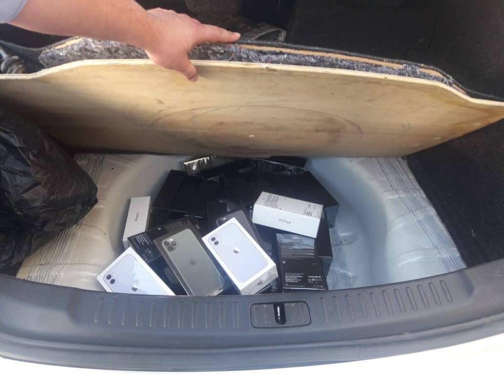 الجمارك الأردنية تضبط (١٠٨) جهاز ايفون 