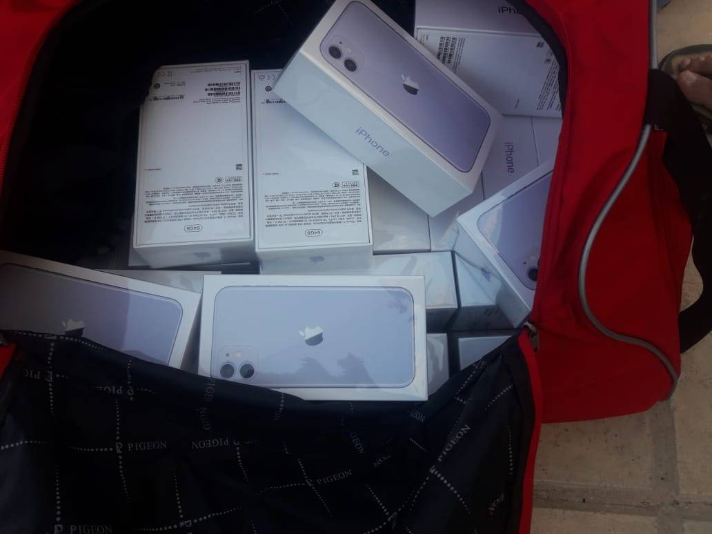 الجمارك الأردنية تضبط (١٠٨) جهاز ايفون 