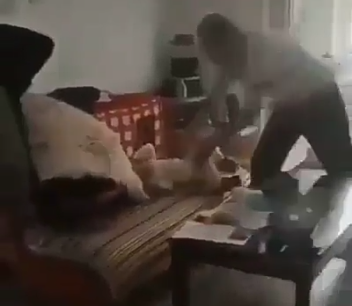 الامن العام : نتحقق من فيديو لشخص يعذب طفلاً صغيرا ولم يتسنَ لنا لغاية الان التأكد من حيثياته .. فيديو