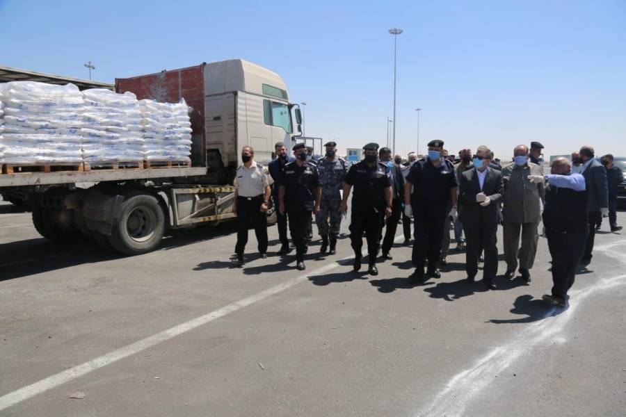 وفد مكون من وزير الداخلية ورئيس هيئة الاركان ومدير المخابرات ومدير الأمن العام يزورون معبري العمري وجابر