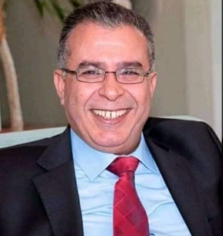 الحاج ناصر العموش أبو انس وابناءه يهنئون البروفيسور موفق العموش بتعيينه نائباً لرئيس جامعة اليرموك