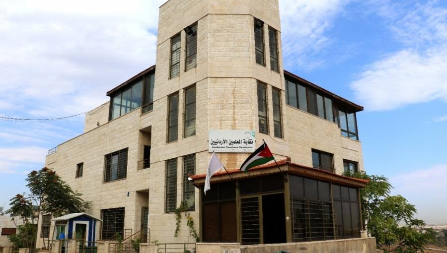 نقيب المحامين يؤكد الإفراج عن جميع أعضاء مجلس نقابة المعلمين