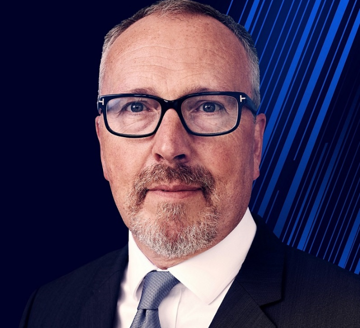 تحديث السلع الأسبوعي: الذهب يعزّز مكاسبه القويّة، فيما تتزايد مخاطر هبوط أسعار النفط الخام