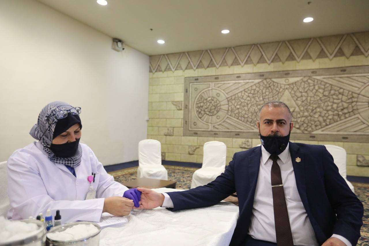 موظفوا وزارة الشباب يشاركون بحملة للتبرع بالدم بعنوان العطاء بمقدور الجميع بمن فيهم أنت .. صور