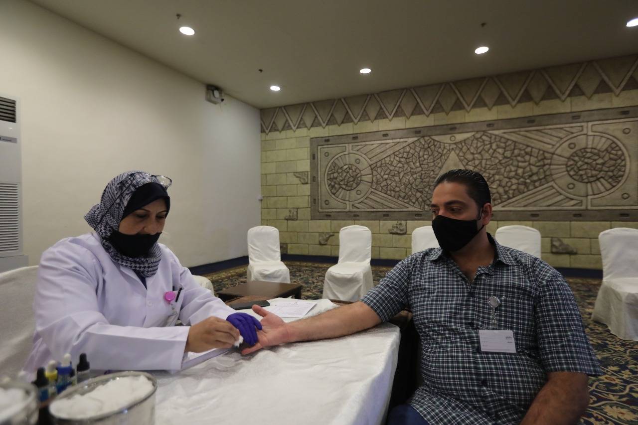 موظفوا وزارة الشباب يشاركون بحملة للتبرع بالدم بعنوان العطاء بمقدور الجميع بمن فيهم أنت .. صور