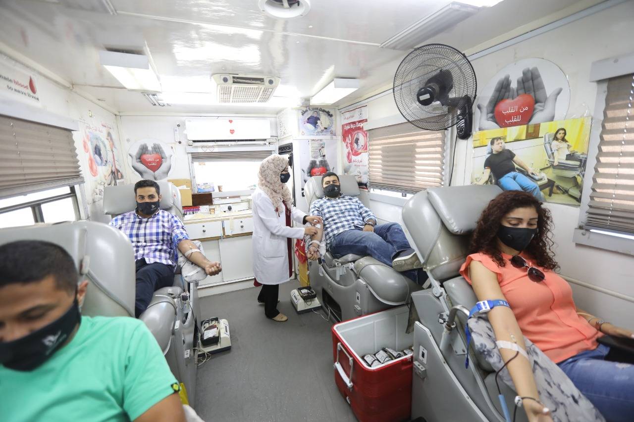 موظفوا وزارة الشباب يشاركون بحملة للتبرع بالدم بعنوان العطاء بمقدور الجميع بمن فيهم أنت .. صور