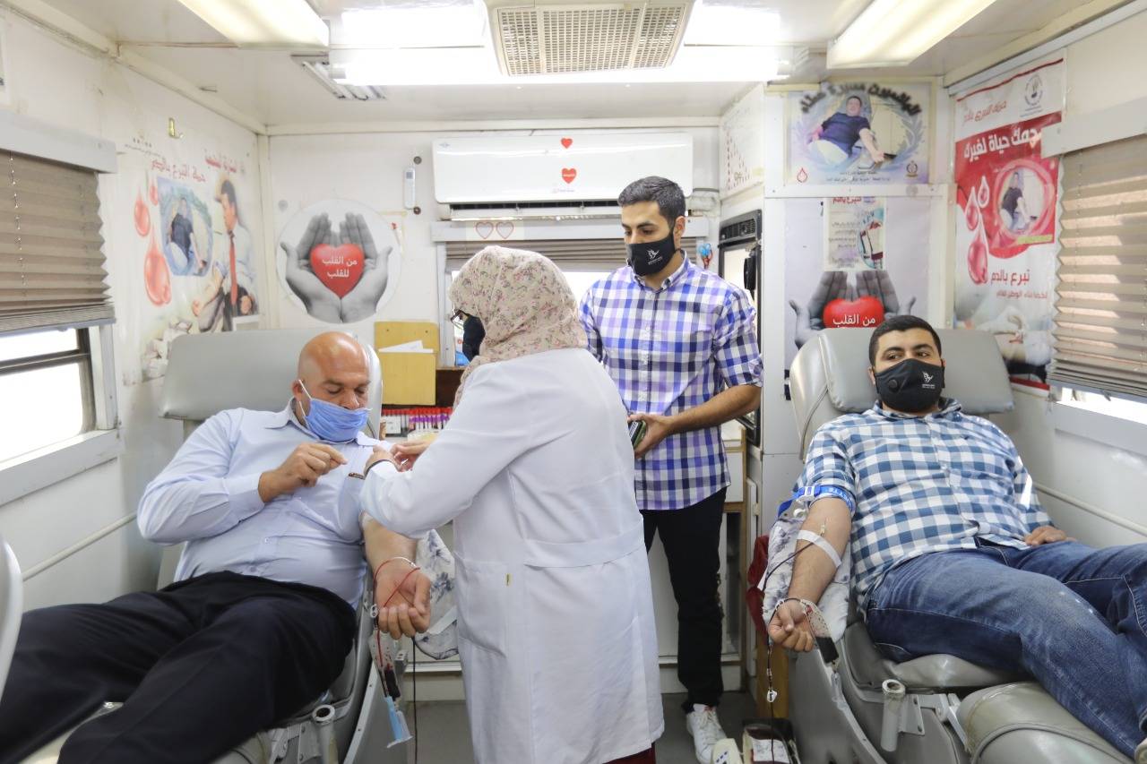 موظفوا وزارة الشباب يشاركون بحملة للتبرع بالدم بعنوان العطاء بمقدور الجميع بمن فيهم أنت .. صور