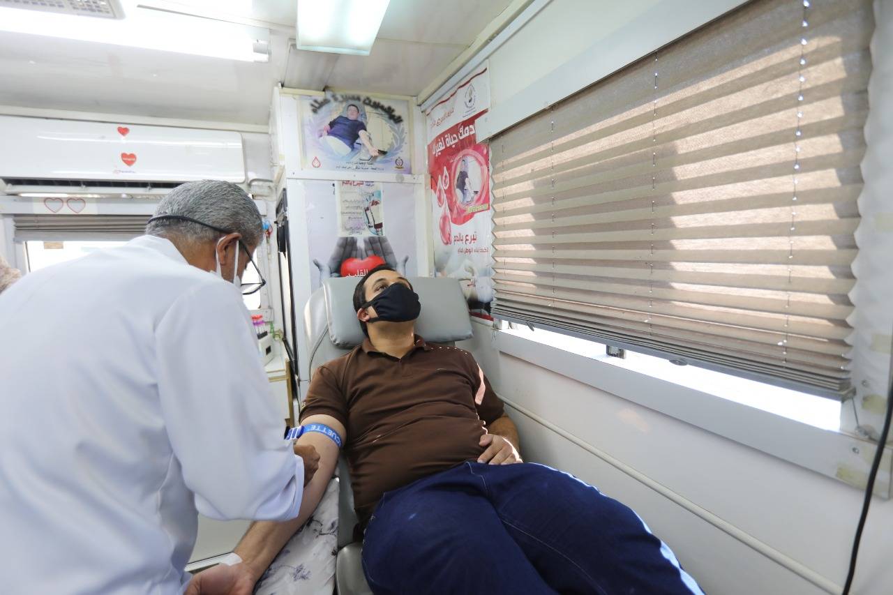 موظفوا وزارة الشباب يشاركون بحملة للتبرع بالدم بعنوان العطاء بمقدور الجميع بمن فيهم أنت .. صور