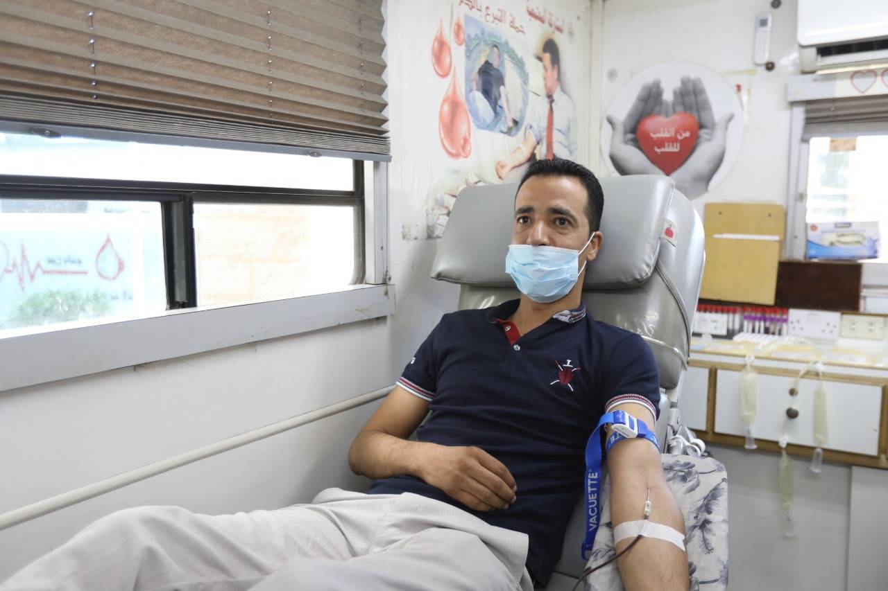 موظفوا وزارة الشباب يشاركون بحملة للتبرع بالدم بعنوان العطاء بمقدور الجميع بمن فيهم أنت .. صور