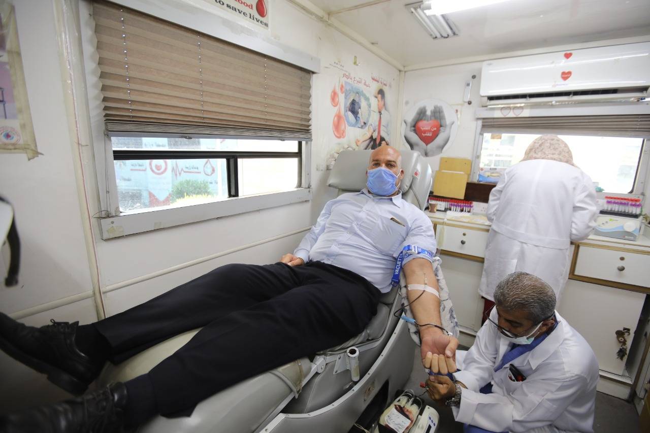 موظفوا وزارة الشباب يشاركون بحملة للتبرع بالدم بعنوان العطاء بمقدور الجميع بمن فيهم أنت .. صور