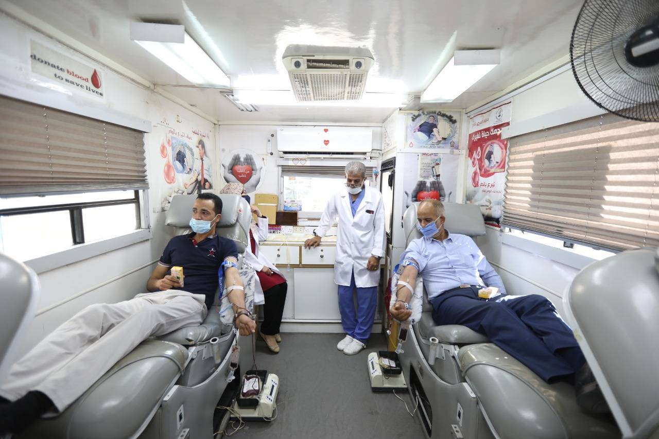 موظفوا وزارة الشباب يشاركون بحملة للتبرع بالدم بعنوان العطاء بمقدور الجميع بمن فيهم أنت .. صور