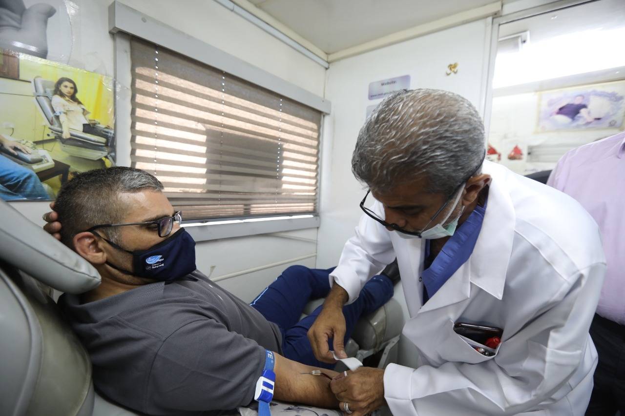موظفوا وزارة الشباب يشاركون بحملة للتبرع بالدم بعنوان العطاء بمقدور الجميع بمن فيهم أنت .. صور
