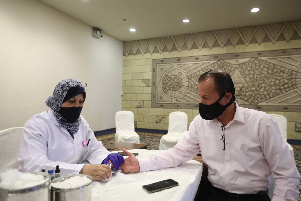 موظفوا وزارة الشباب يشاركون بحملة للتبرع بالدم بعنوان العطاء بمقدور الجميع بمن فيهم أنت .. صور
