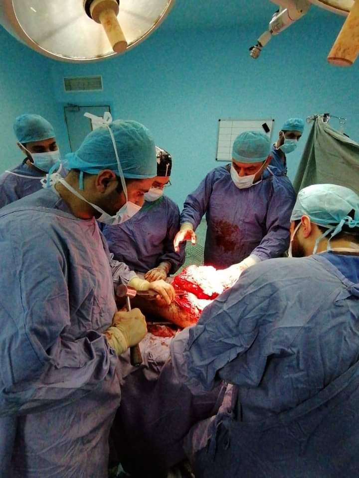 عملية نوعية في مستشفى الملك المؤسس لمريض ثلاثيني يعاني من ورم عظمي ضخم داخل تجويف الحوض