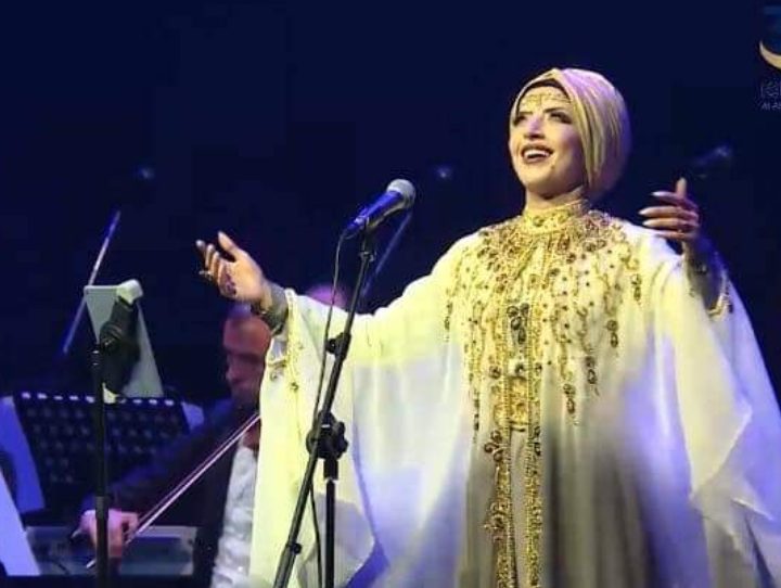 الفنانة مي مصطفى تخطت مرحلة النجاح بالسوشيال ميديا وحظيت باهتمام الإعلام بصوتها الجميل