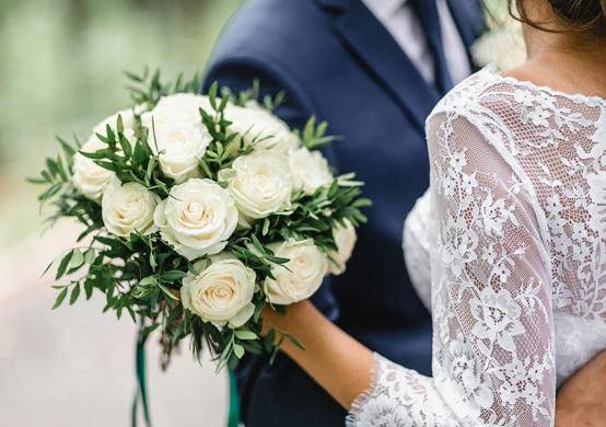 محافظ المفرق : توقيف صاحبي مزرعتين أقاما حفلات زفاف بداخلهما