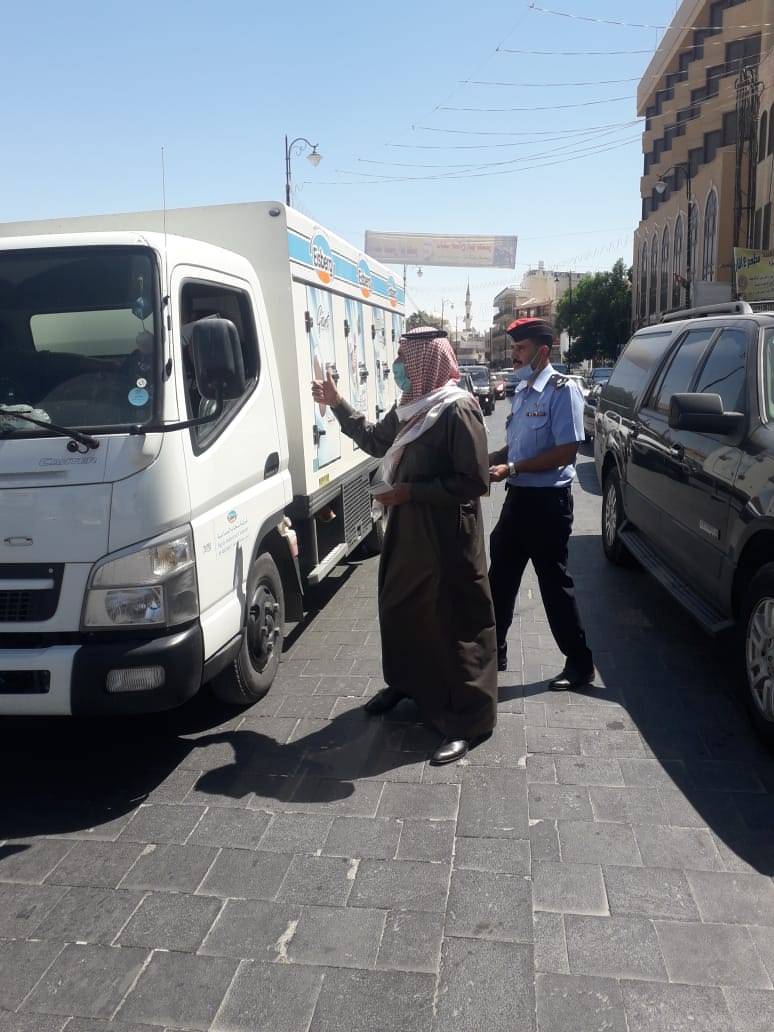 الشرطة المجتمعية في مادبا تشارك بمبادرة الطريق الآمن