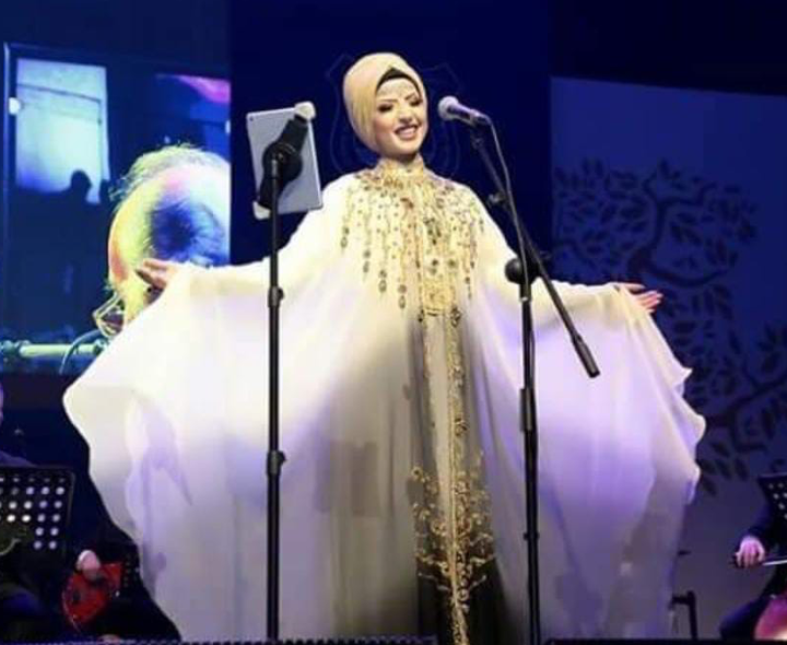 الفنانة مي مصطفى تخطت مرحلة النجاح بالسوشيال ميديا وحظيت باهتمام الإعلام بصوتها الجميل