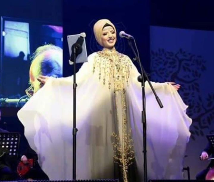 الفنانة مي مصطفى تخطت مرحلة النجاح بالسوشيال ميديا وحظيت باهتمام الإعلام بصوتها الجميل