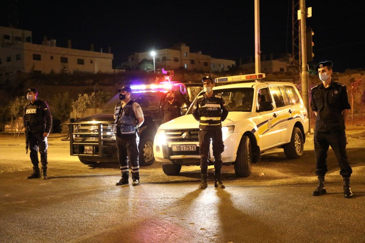 هكذا بدت محافظتي العاصمة والزرقاء منذ الليلة الماضية وحتى ظهر اليوم .. صور وفيديو