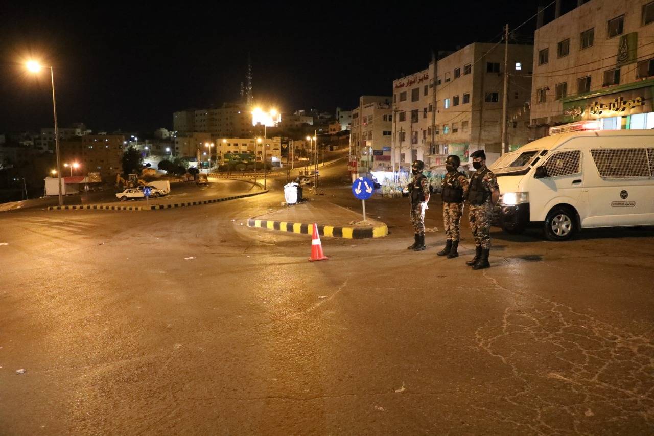 هكذا بدت محافظتي العاصمة والزرقاء منذ الليلة الماضية وحتى ظهر اليوم .. صور وفيديو