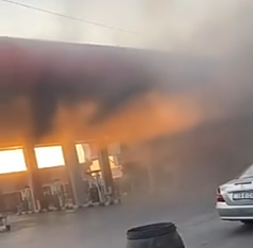 اخماد حريق لمستودع ملاصق لاحدى محطات الوقود في محافظة اربد ولا اصابات تذكر