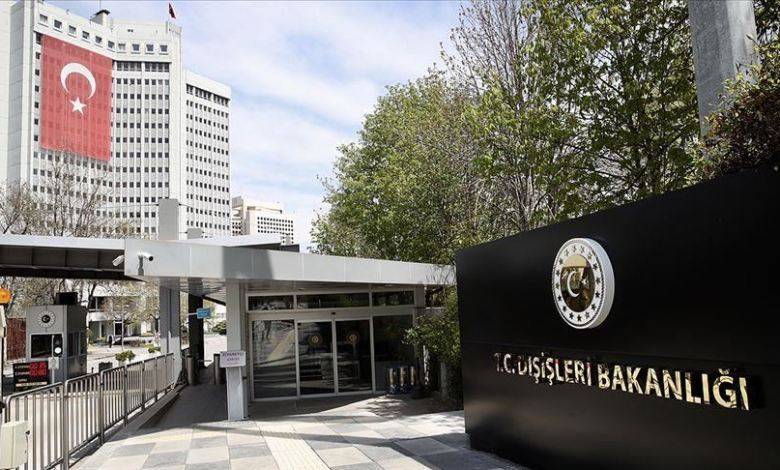 الخارجية التركية تستنكر الحادثة الاستفزازية المتمثلة بإحراق نسخة من القرآن الكريم بمدينة “مالمو” السويدية