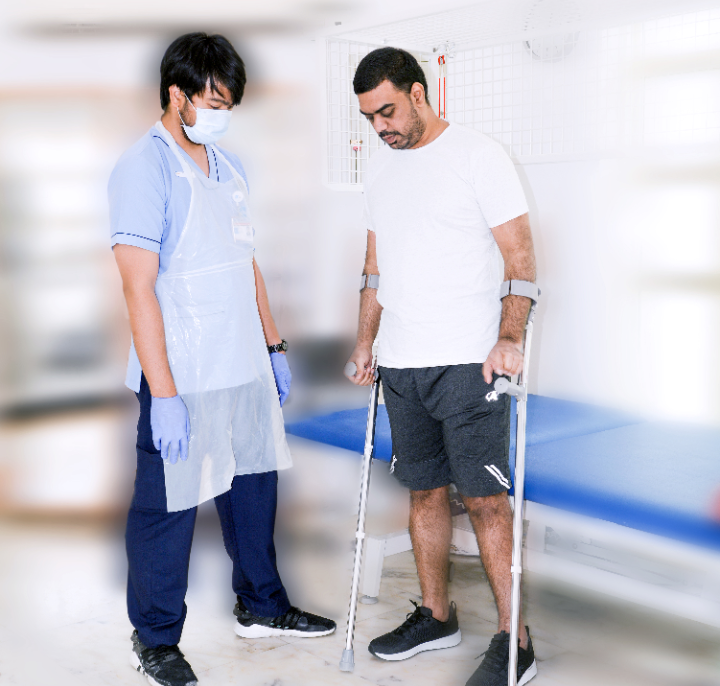 شاب إماراتي يستعيد قدرته على المشي  بعد مدة قصيرة من العلاج المكثف