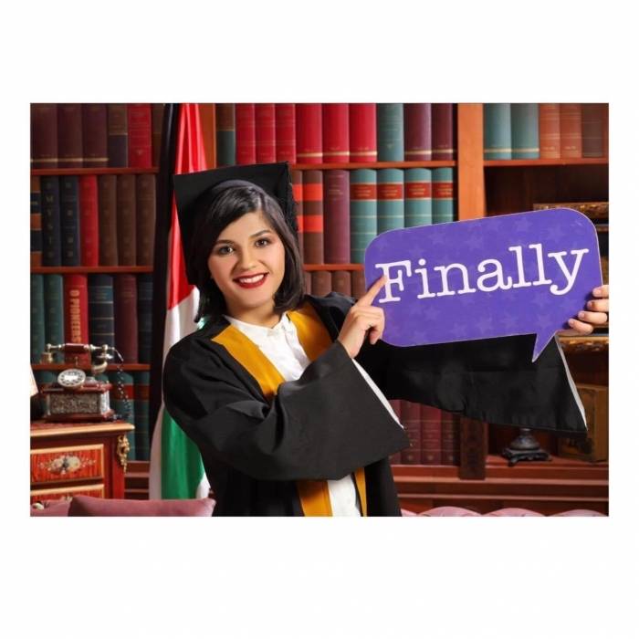 المحامية غزل الشريف الف مبارك التخرج