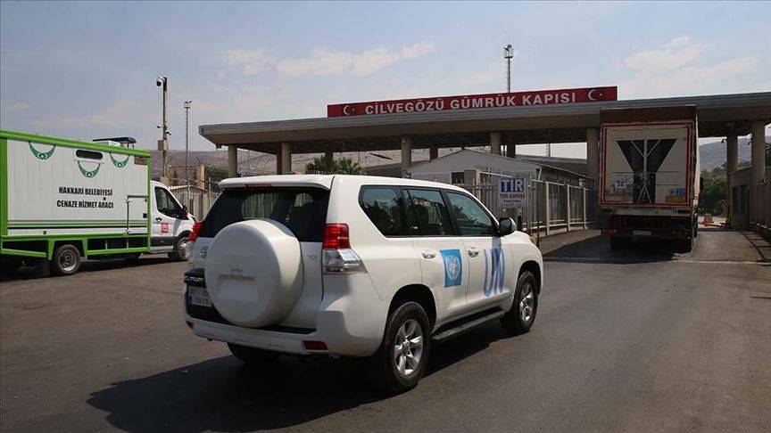 25 شاحنة مساعدات أممية تدخل إلى مدينة إدلب السورية عبر معبر جيلوه غوزو في ولاية هطاي جنوبي تركيا