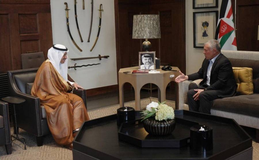 الملك يستقبل سفير خادم الحرمين الشريفين