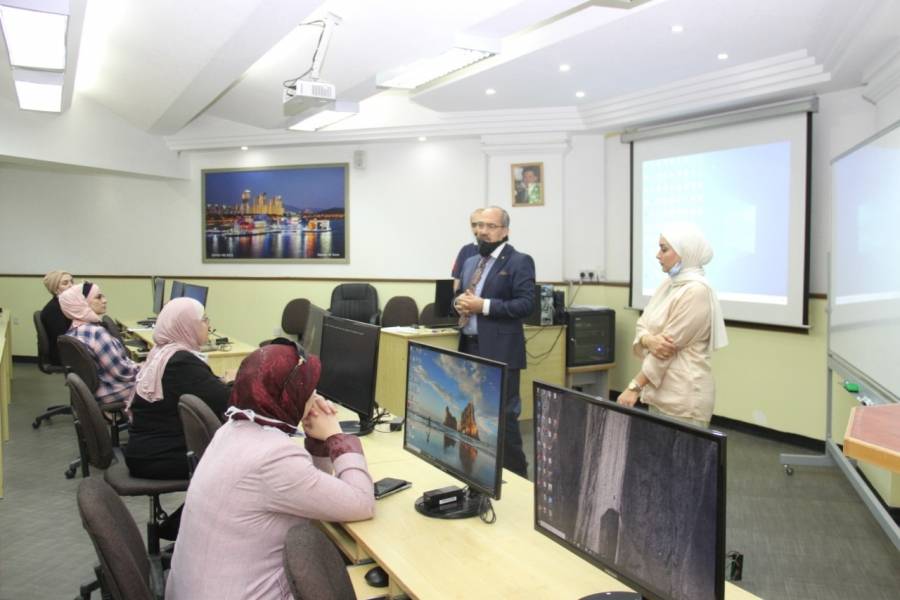 البلقاء التطبيقية تنظم دورة تدريبية مهارات العمل عن بعد