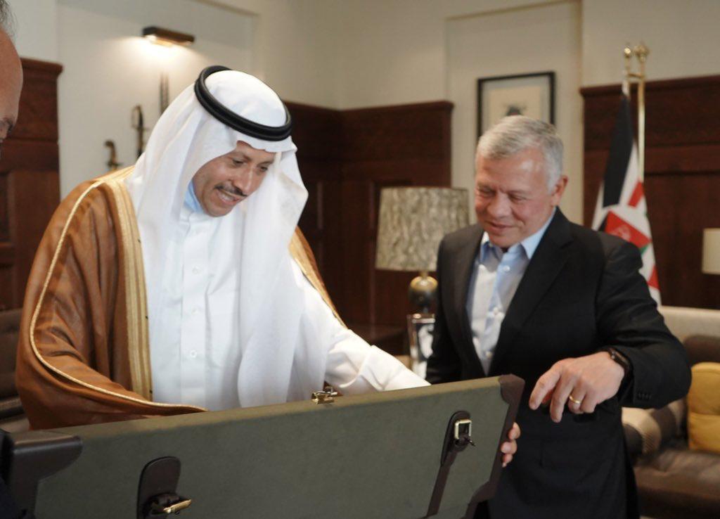 الملك يستقبل سفير خادم الحرمين الشريفين