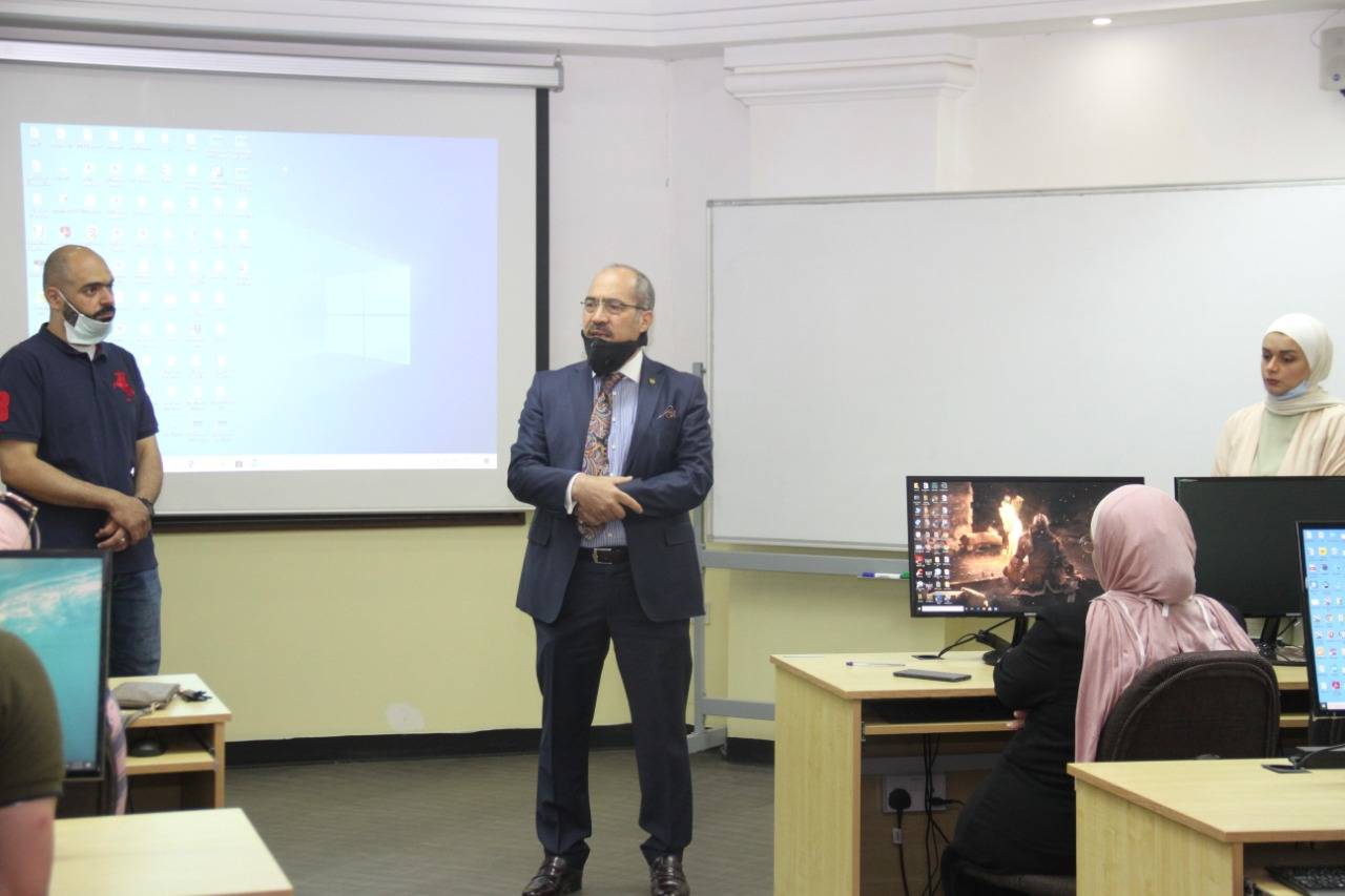البلقاء التطبيقية تنظم دورة تدريبية مهارات العمل عن بعد