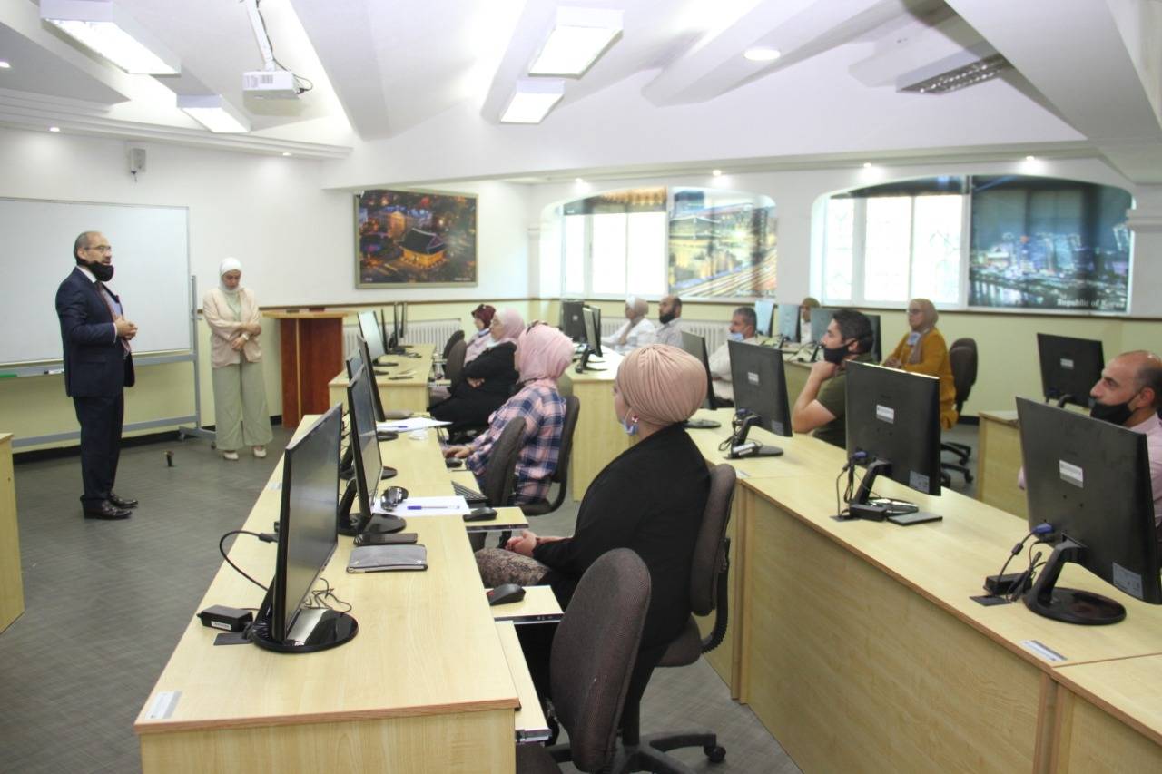 البلقاء التطبيقية تنظم دورة تدريبية مهارات العمل عن بعد
