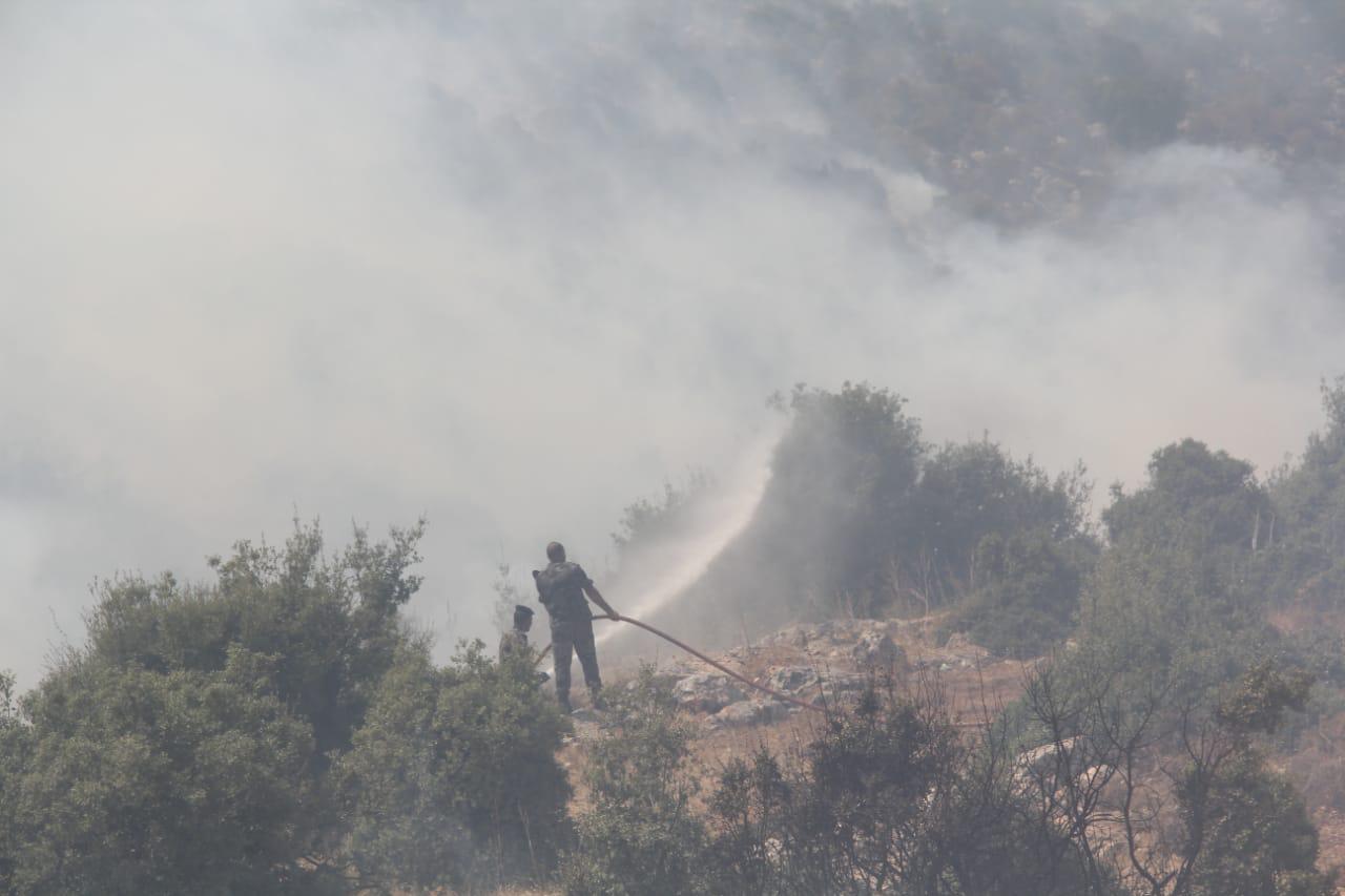 الدفاع المدني يتعامل مع حريق مساحات واسعه من الأعشاب الجافه والأشجار الحرجية في محافظة عجلون