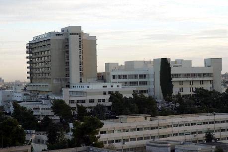 مستشفى الجامعة الأردنية : إصابة 3 أطباء بفيروس كورونا وإغلاق قسم طب الأسرة