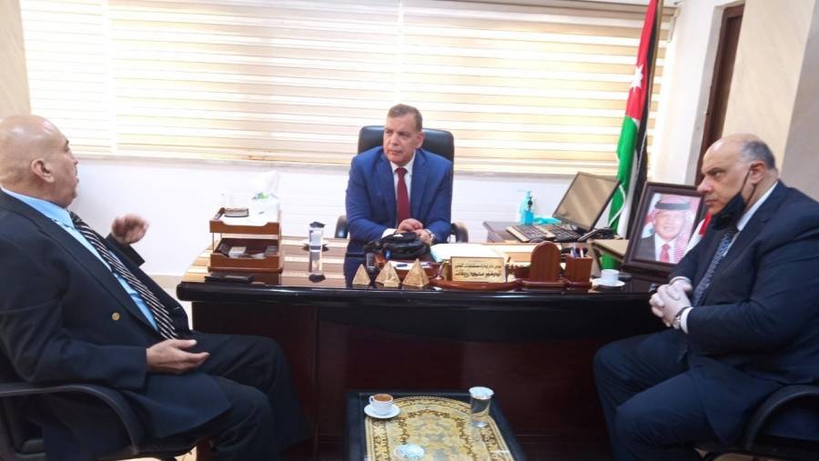 وزير الصحة : الوزارة طلبت وبشكل عاجل استثناء لتعيين 300 ممرض و100 طبيب ليتم تعيينهم خلال هذا الاسبوع في البشير