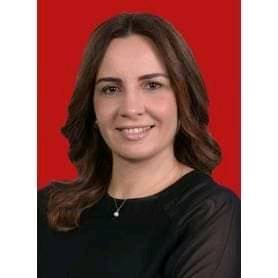 الزميلة اسيل الحنيطي تهنئ الاعلامية د. حنان الشيخ بتسميتها عميدا لكلية الاعلام بجامعة الشرق الاوسط