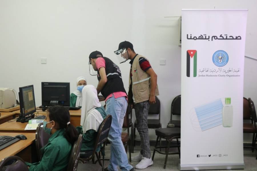 مبادرة صحتكم بتهمنا توزع 714 طردا صحيا على مدارس في ماركا