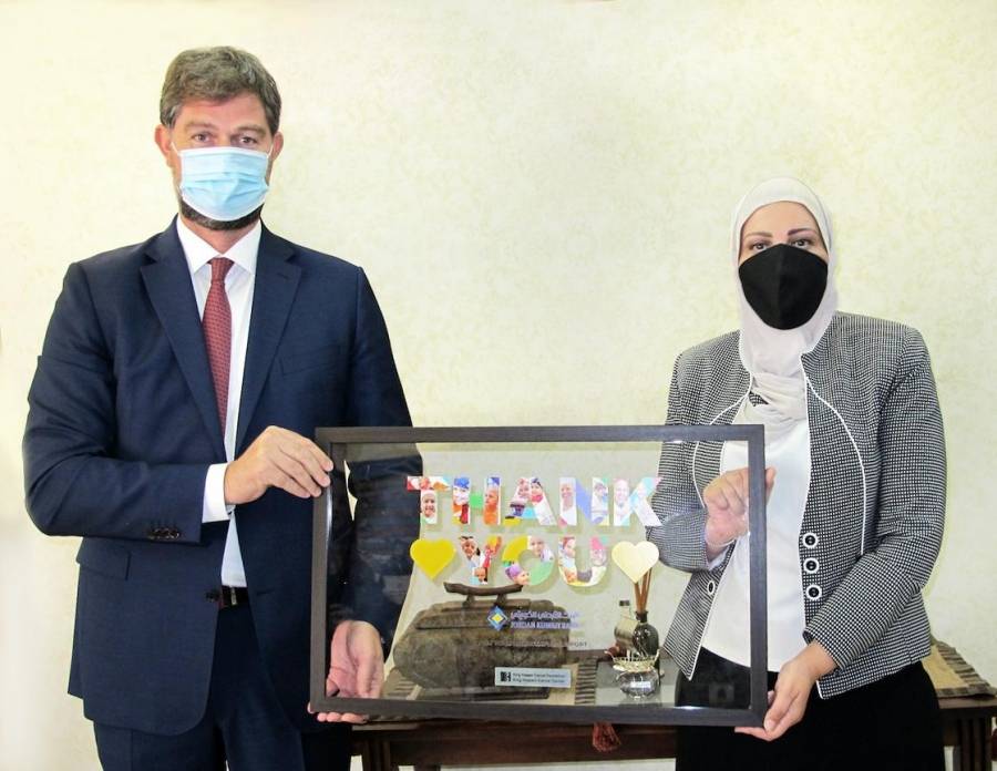 البنك الأردني الكويتي يقدم دعماً لبرنامج المنح الجامعية التابع لمؤسسة الحسين للسرطان
