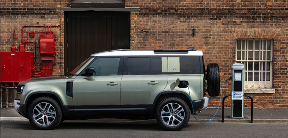 لاند روڤر ديفندر تشهد إضافة خيار الطاقة الكهربائية الهجينة القابلة للشحن ومحركات ديزل سداسية الأسطوانات وطراز XDYNAMIC الجديد